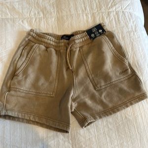 Hollister size medium 5” short